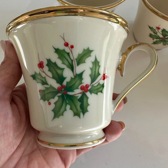 Lenox Holiday China Cups Holly/Berry
Gold Band USA Set of four - Picture 4 of 5